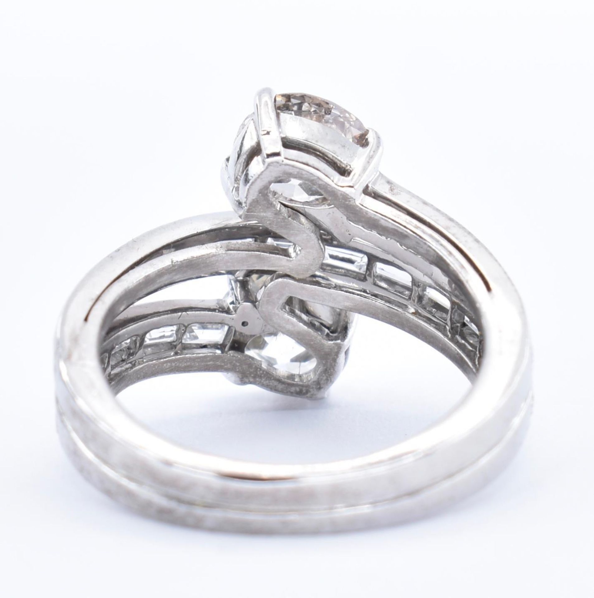 ART DECO PLATINUM AND DIAMOND 2 STONE CROSSOVER RING - Image 4 of 6