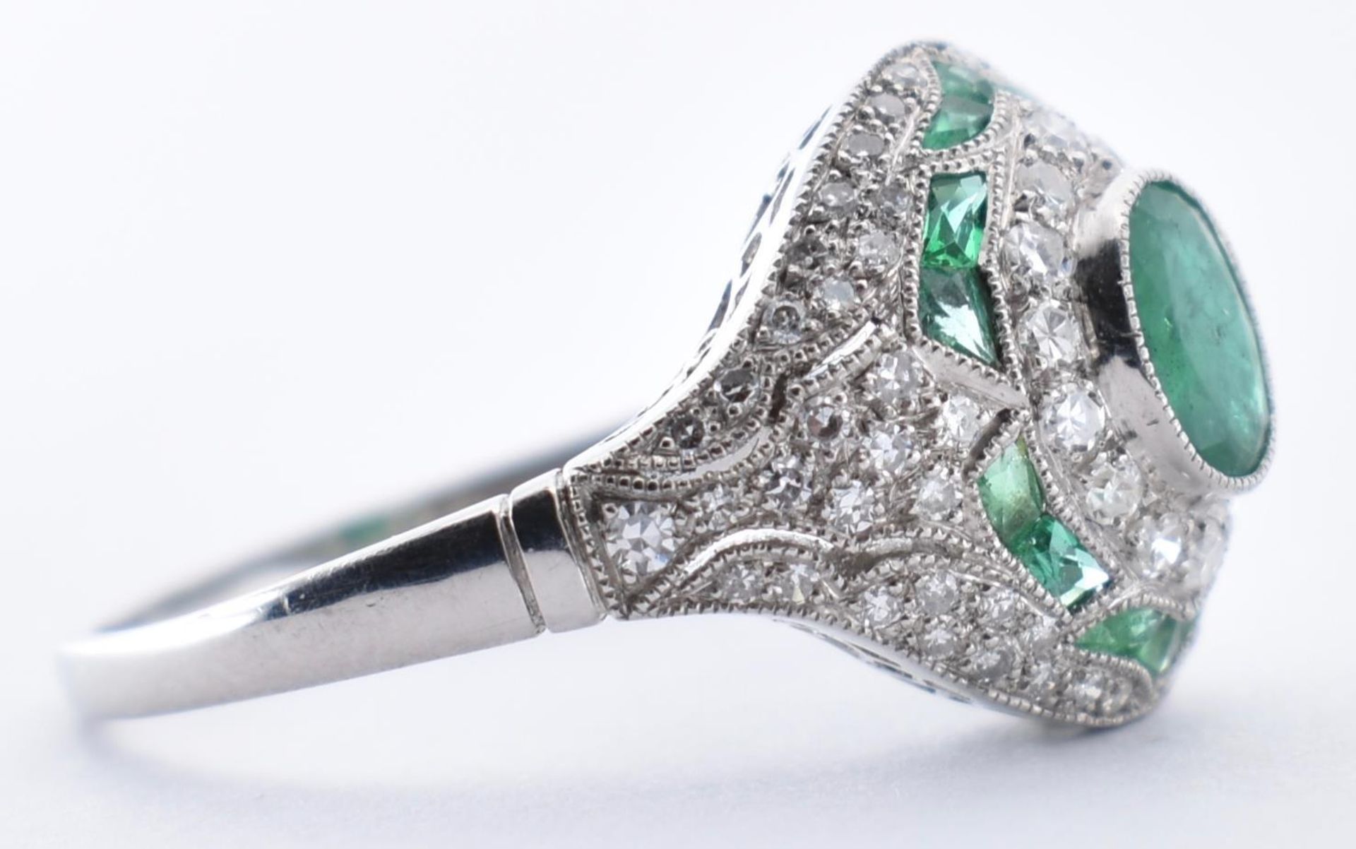 18CT WHITE GOLD, EMERALD AND DIAMOND RING - Image 3 of 6