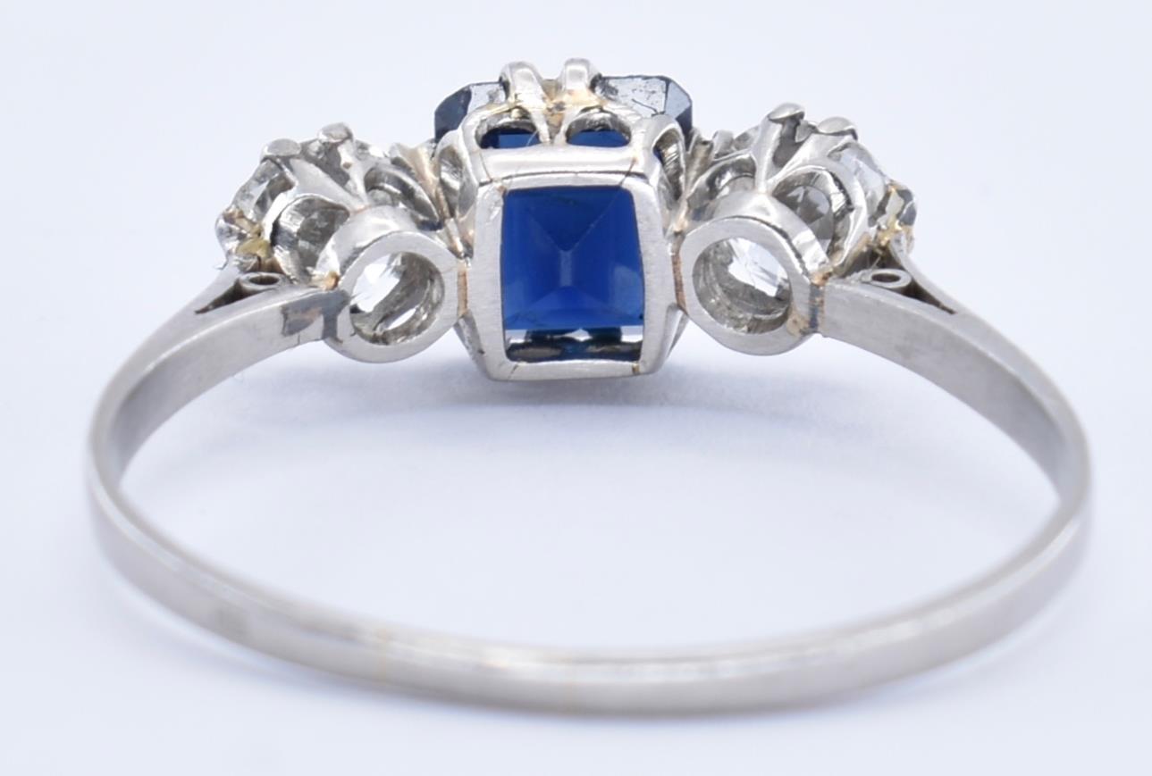 PLATINUM & 18CT GOLD SAPPHIRE AND DIAMOND 3 STONE RING - Image 3 of 6