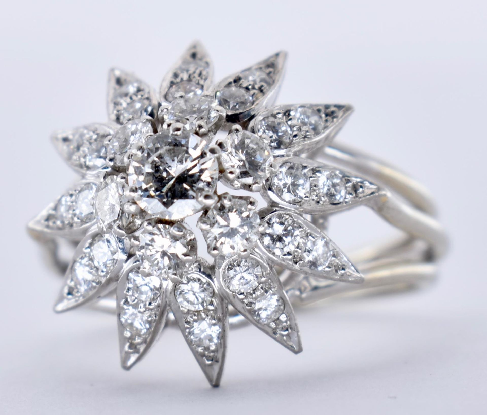 FRENCH WHITE GOLD & DIAMOND CLUSTER RING - Image 7 of 8