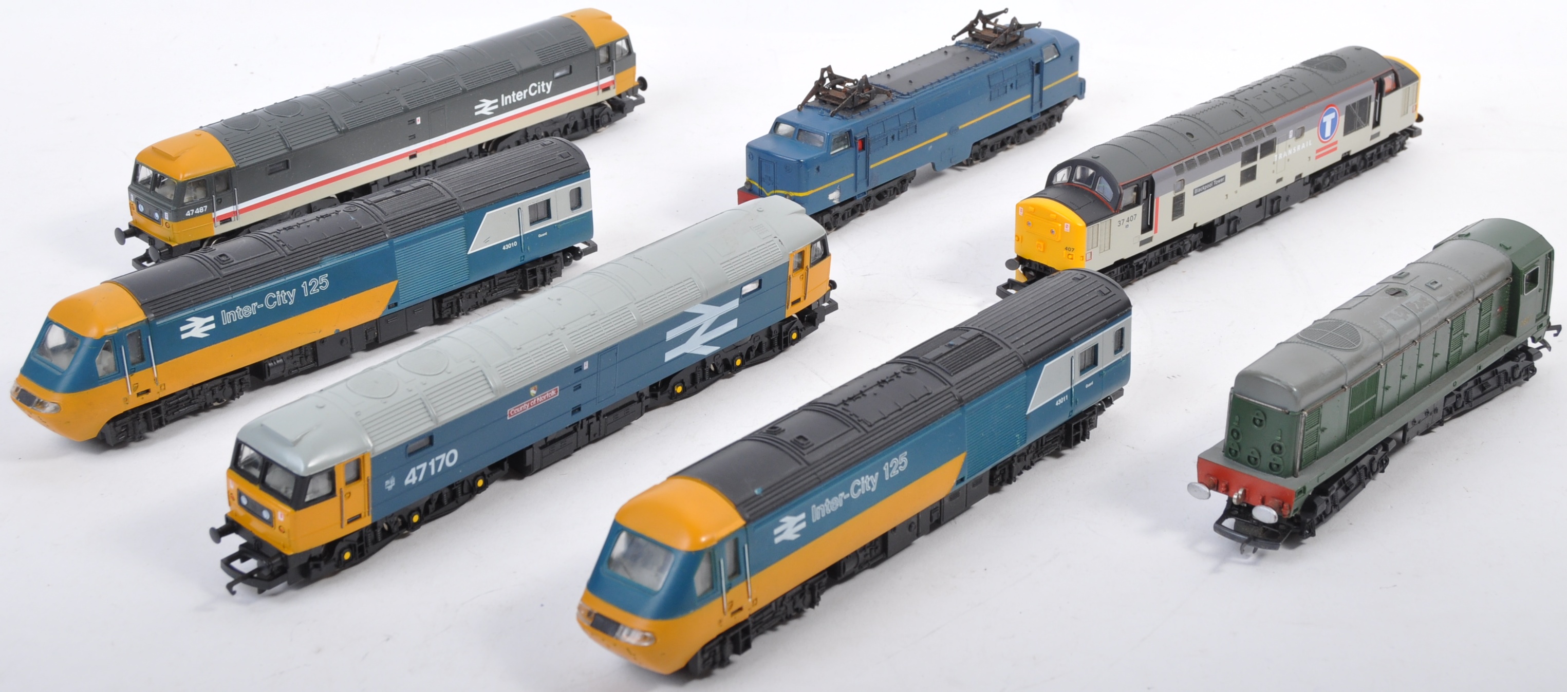 COLLECTION OF ASSORTED 00 GAUGE DIESEL LOCOMOTIVES