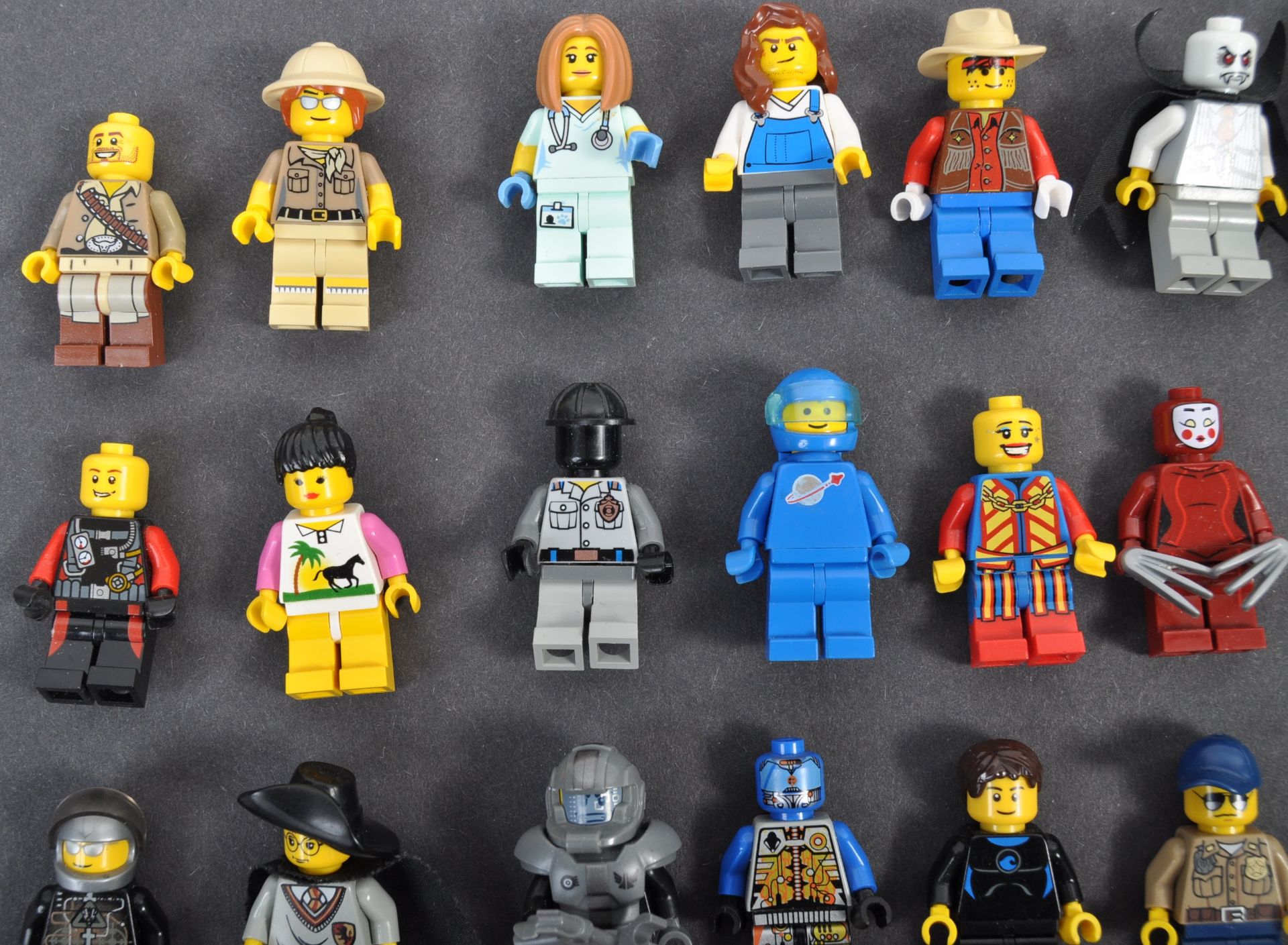 LEGO - LARGE COLLECTION OF LEGO MINIFIGURES - Bild 2 aus 6