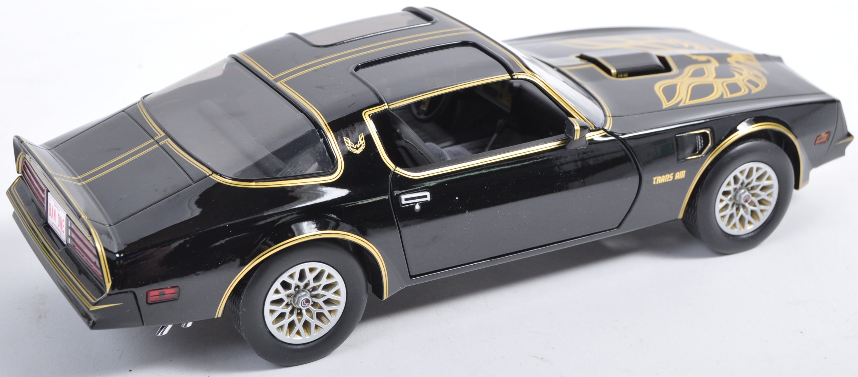 GREENLIGHT COLLECTIBLES 1/8 SCALE SMOKEY & THE BANDIT DIECAST - Image 3 of 4