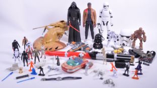 LARGE COLLECTION OF ASSORTED STAR WARS FIGURES AND PLAYSETS