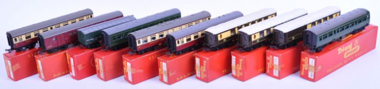 COLLECTION OF X10 VINTAGE TRI-ANG 00 GAUGE TRAINSET CARRIAGES