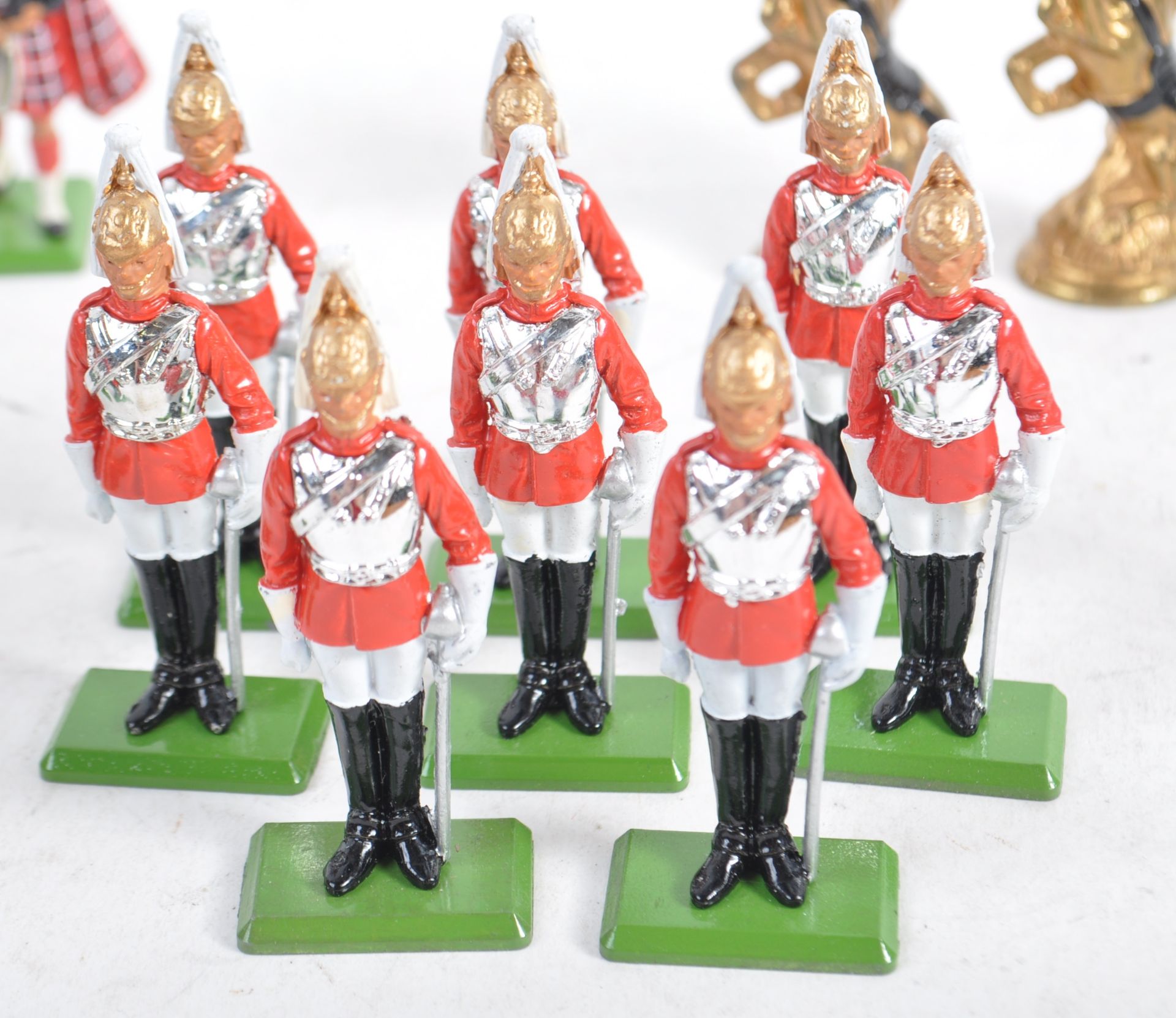 COLLECTION OF VINTAGE BRITAINS MODEL SOLDIERS - Bild 11 aus 20