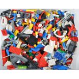 LEGO - LARGE QUANTITY OF VINTAGE LOOSE LEGO