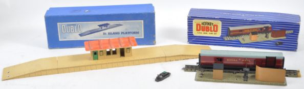 TWO VINTAGE HORNBY DUBLO MODEL RAILWAY TRAINSET ITEMS