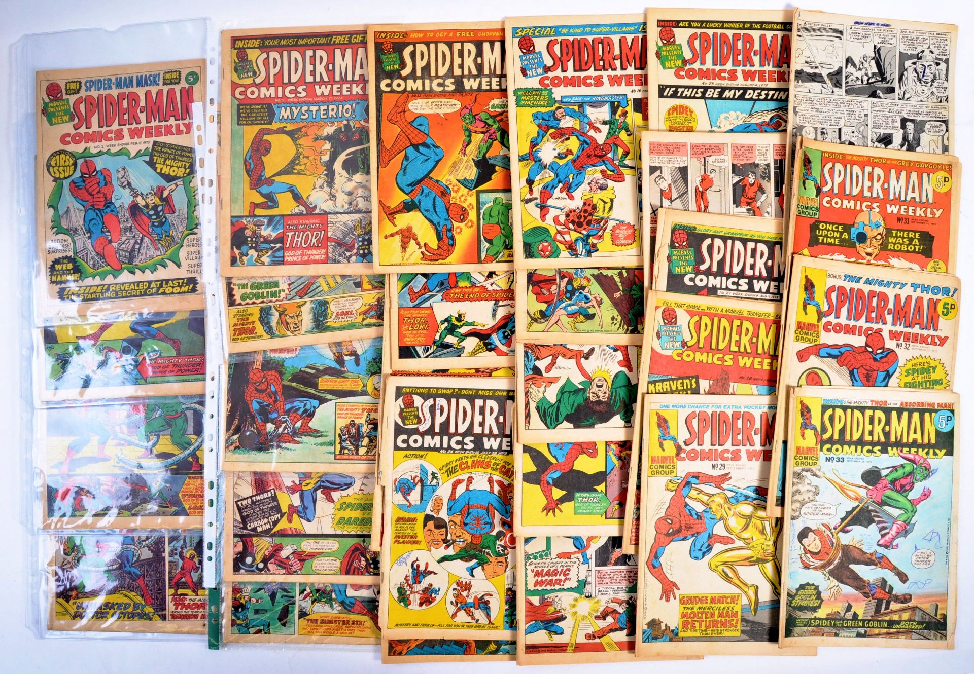 VINTAGE COMIC BOOKS - NEAR COMPLETE RUN OF SPIDER-MAN COMICS WEEKLY