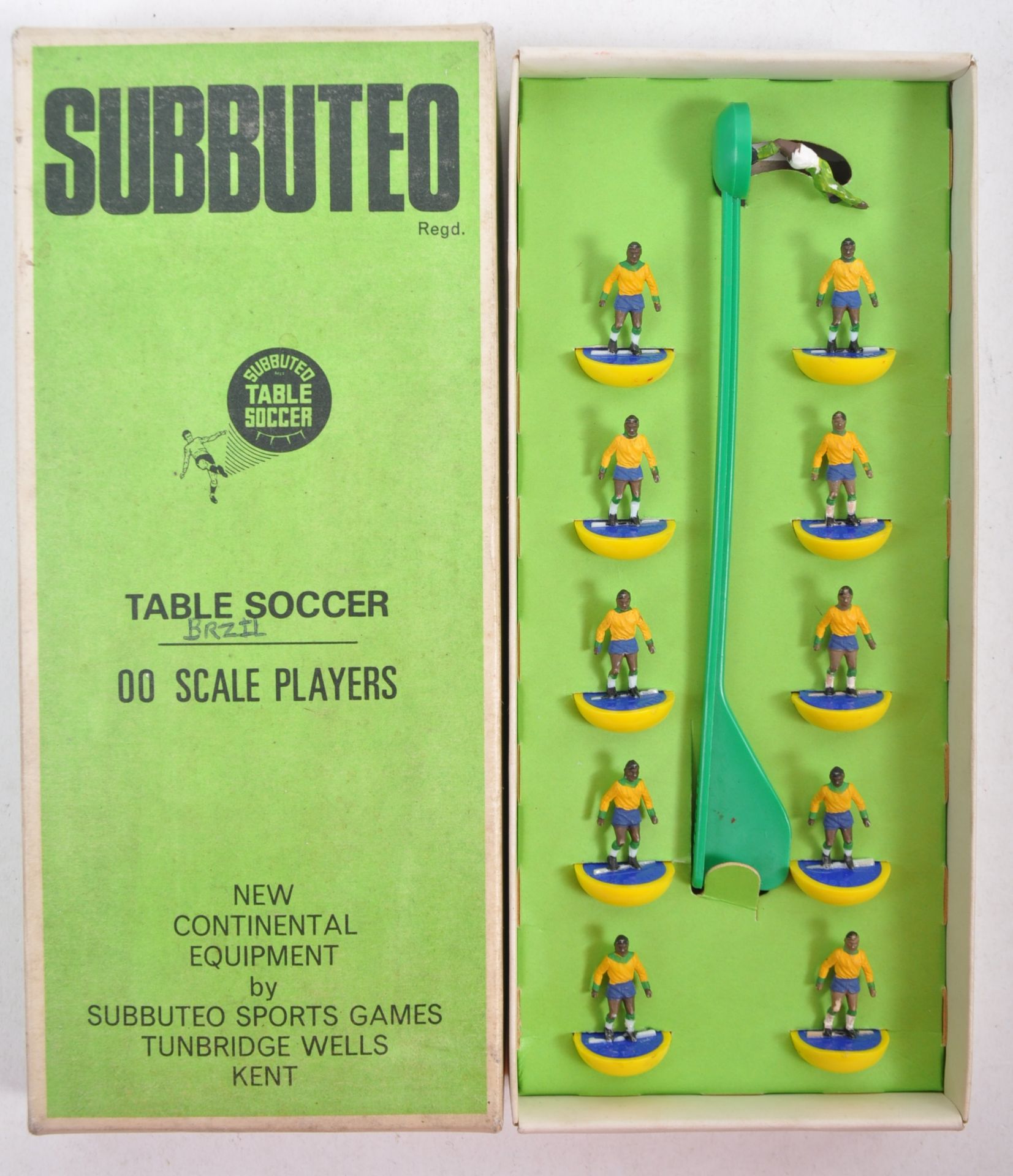COLLECTION OF 1970'S SUBBUTEO TABLE SOCCER TEAMS - Bild 2 aus 3
