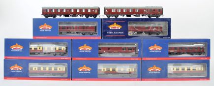 COLLECTION OF X10 BACHMANN 00 GAUGE TRAINSET CARRIAGES