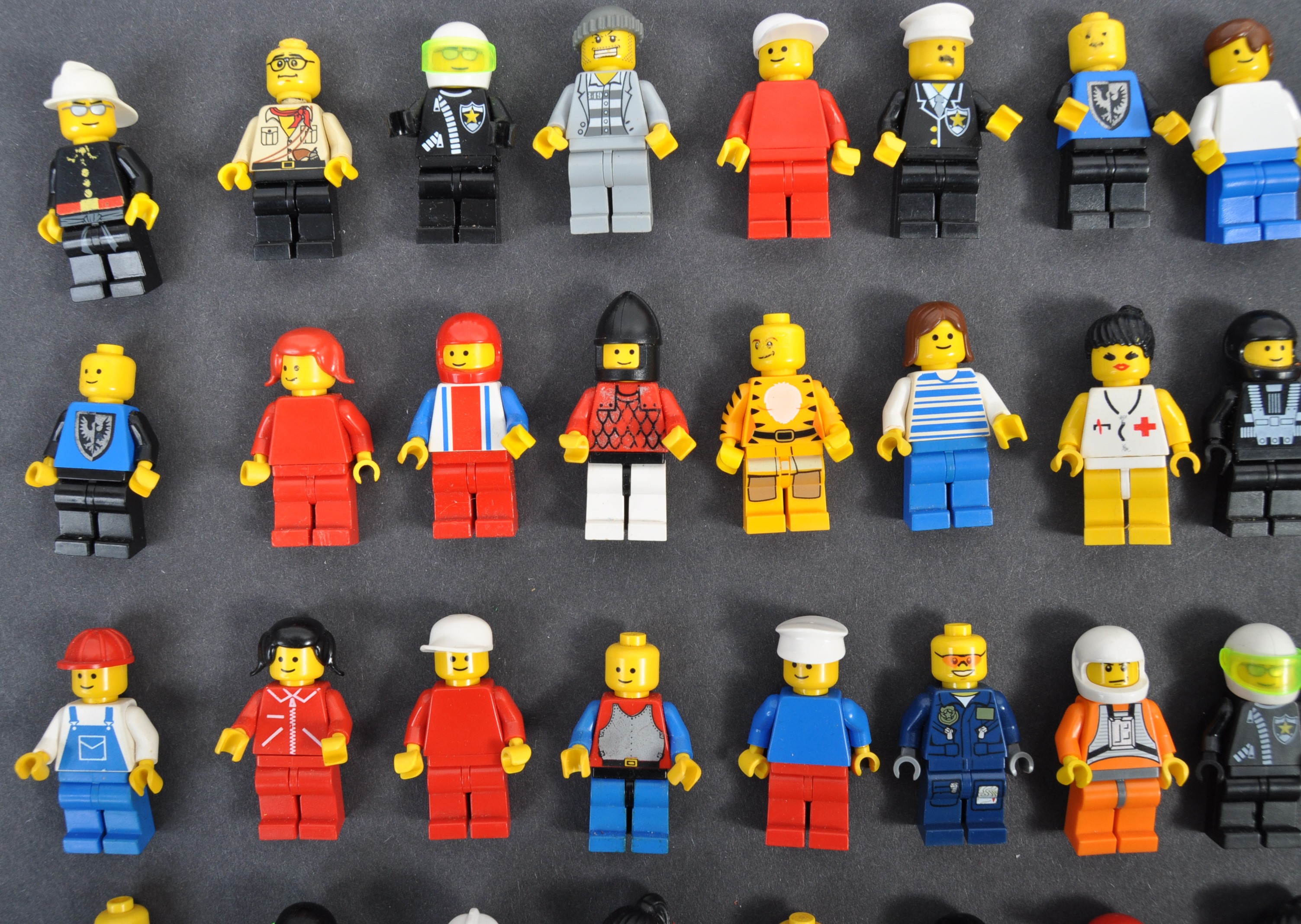 LEGO - LARGE COLLECTION OF LEGO MINIFIGURES - Image 2 of 7