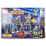 LEGO - DC UNIVERSE SUPER HEROES - THE BATCAVE 6860 BOXED SET