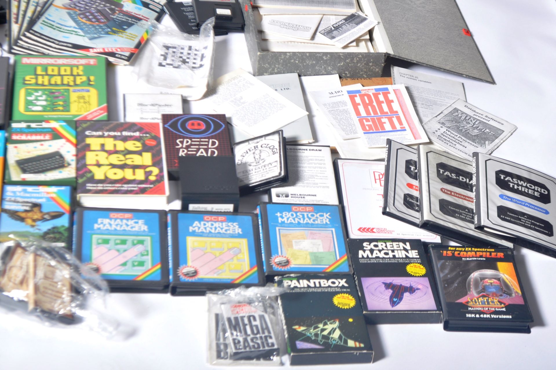 LARGE COLLECTION OF ZX SPECTRUM RELATED ITEMS - Bild 5 aus 8