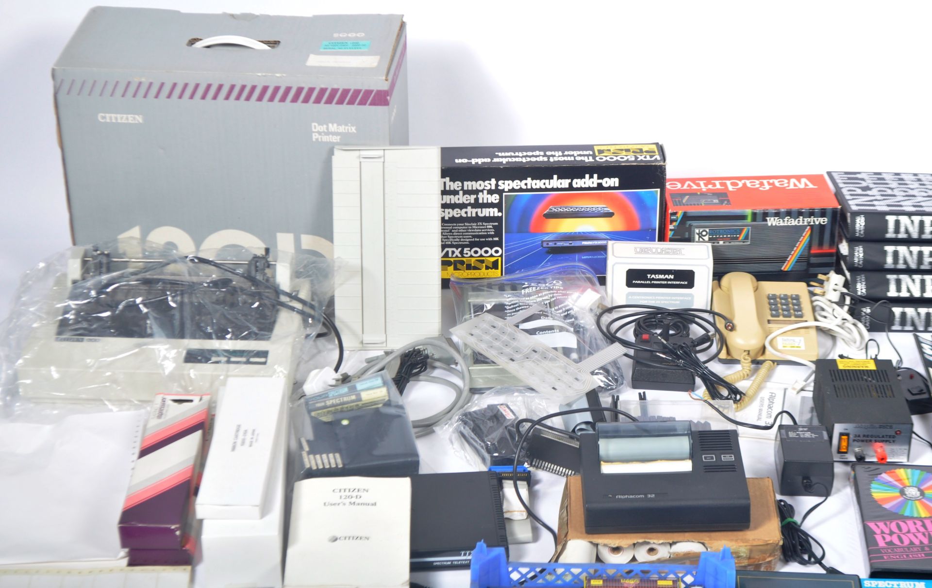 LARGE COLLECTION OF ZX SPECTRUM RELATED ITEMS - Bild 3 aus 8