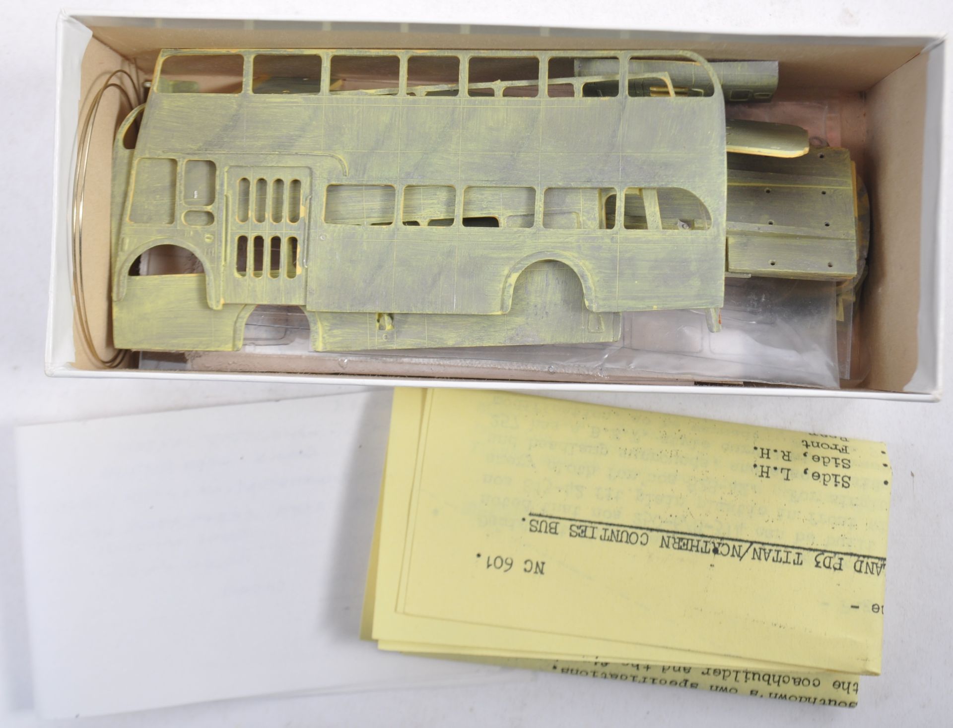 COLLECTION OF VINTAGE 1/76 SCALE WHITE METAL 4MM BUS KITS - Bild 6 aus 9