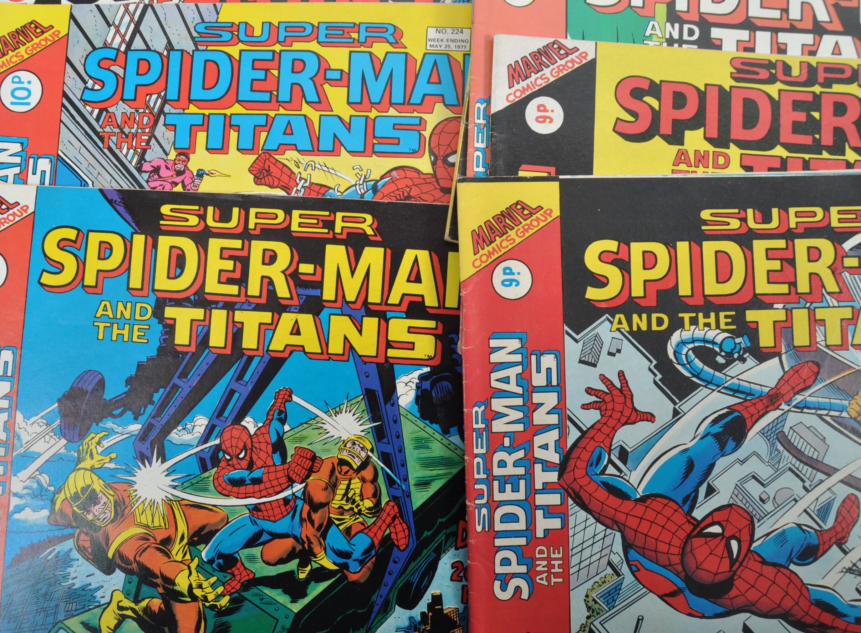 COMIC BOOKS - MARVEL SUPER SPIDER-MAN AND THE TITANS - Image 2 of 7