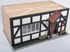 DOLLS HOUSE - MOCK TUDOR COUNTRY PUBLIC HOUSE / PUB