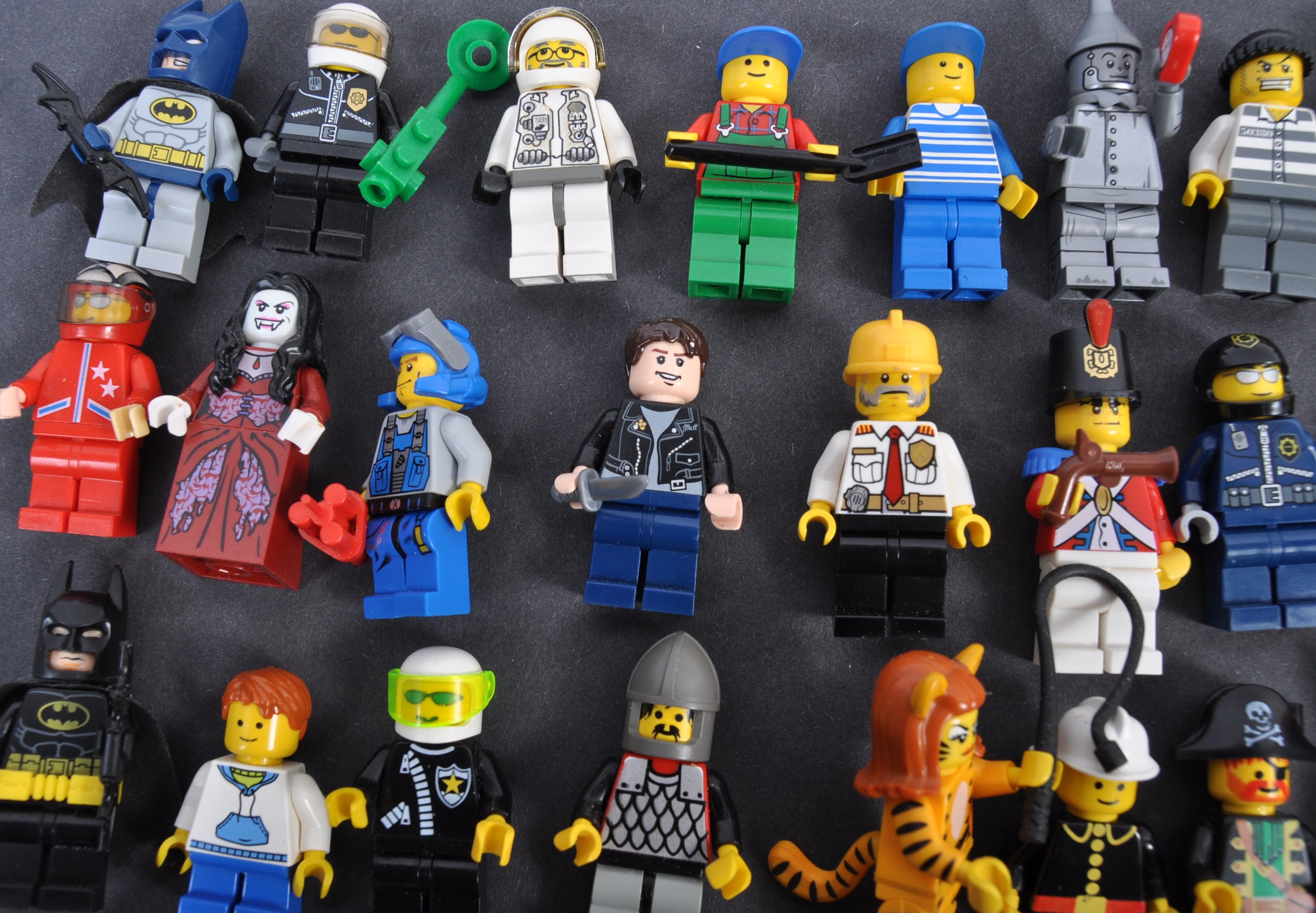 LEGO - LARGE COLLECTION OF LEGO MINIFIGURES - Image 5 of 5