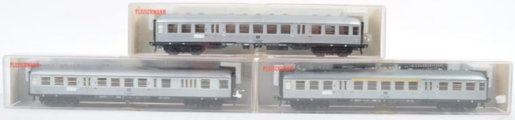 COLLECTION OF X3 FLEISCHMANN HO / 00 GAUGE TRAINSET CARRIAGES