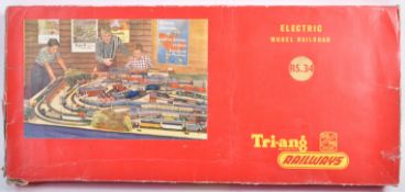 ORIGINAL VINTAGE TRI-ANG 00 GAUGE MODEL RAILWAY BOXED TRAINSET