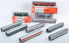 COLLECTION OF ASSORTED FLEISCHMANN 00 GAUGE TRAINSET CARRIAGES