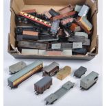 COLLECTION OF HORNBY DUBLO MODEL RAILWAY ROLLING STOCK