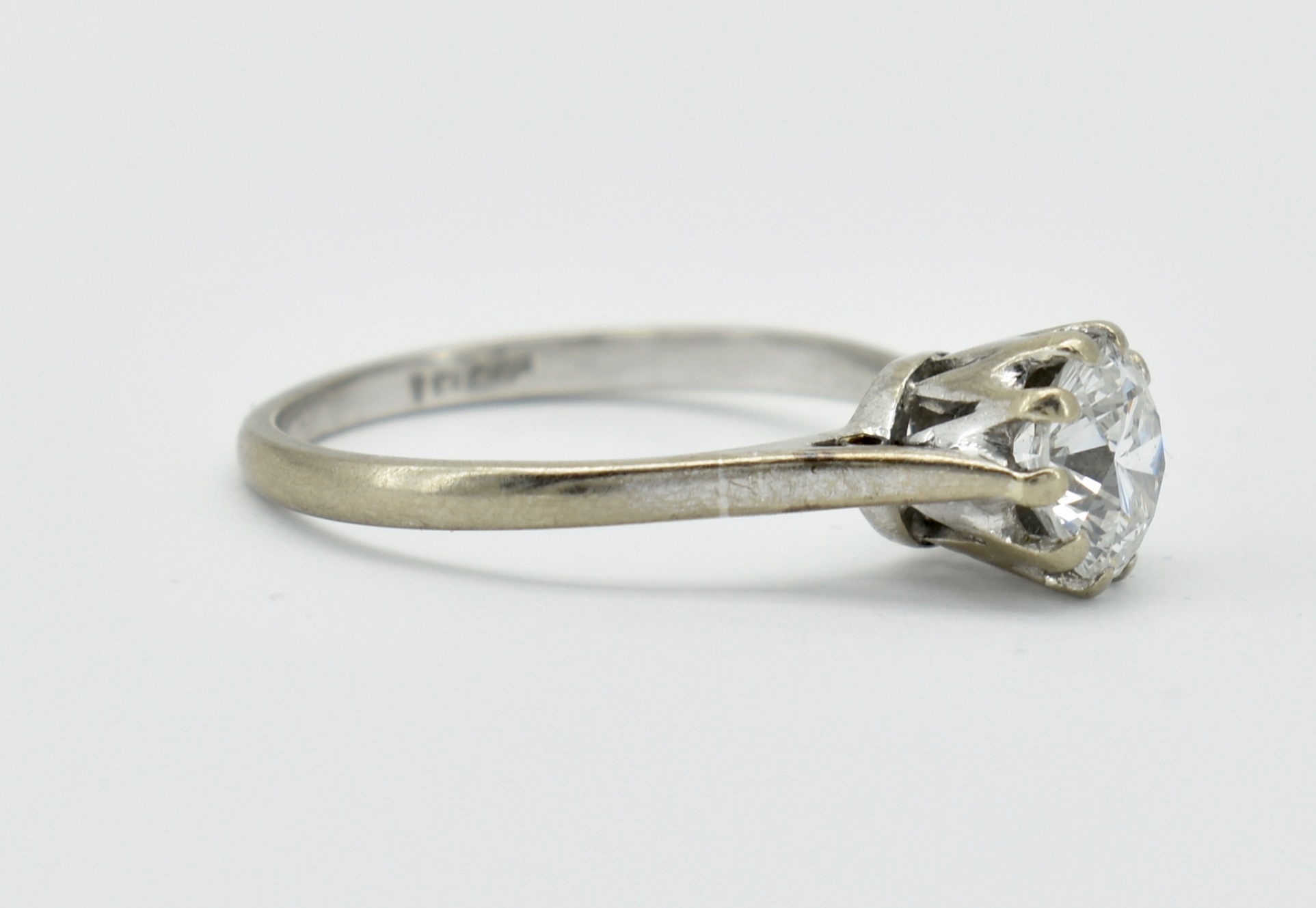 18CT WHITE GOLD AND DIAMOND SOLITAIRE RING - Image 2 of 4