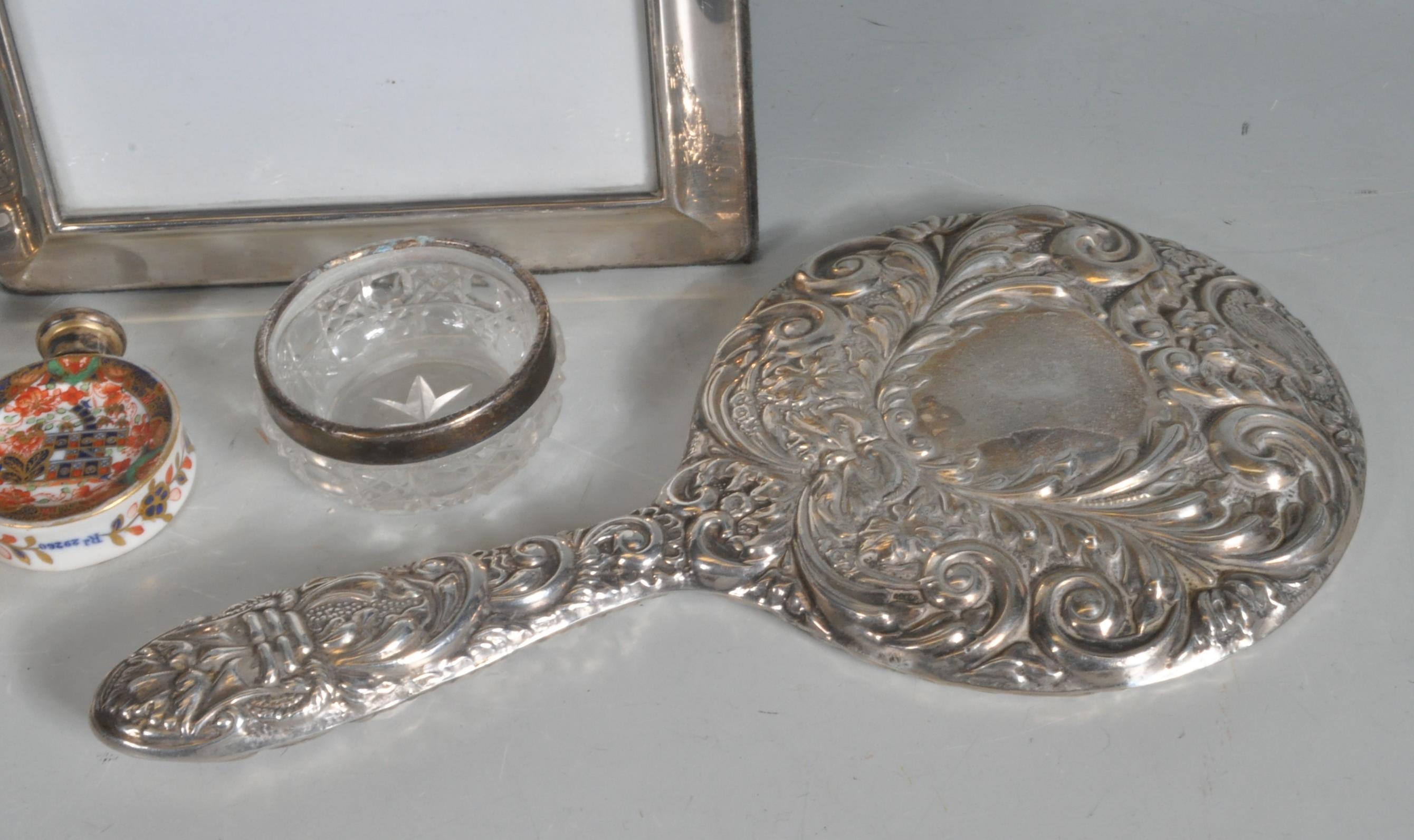 COLLECTION OF ANTIQUE AND LATER HALLMARKED STERLING SILVER ITEMS - Image 2 of 18