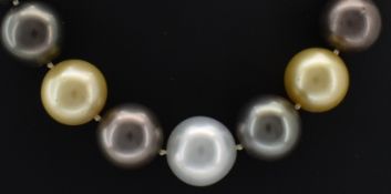 18CT GOLD & SOUTH SEA PEARL STRUNG NECKLACE