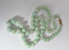 VINTAGE GREEN JADE BEADED NECKLACE