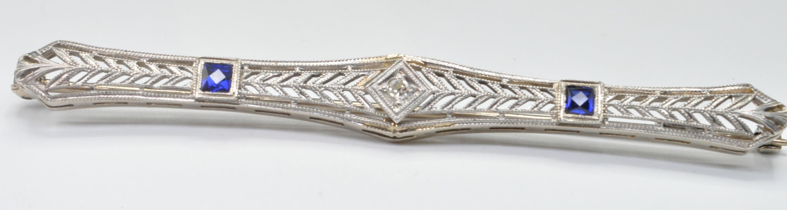 ANTIQUE WHITE GOLD DIAMOND AND SAPPHIRE BAR BROOCH - Image 4 of 6