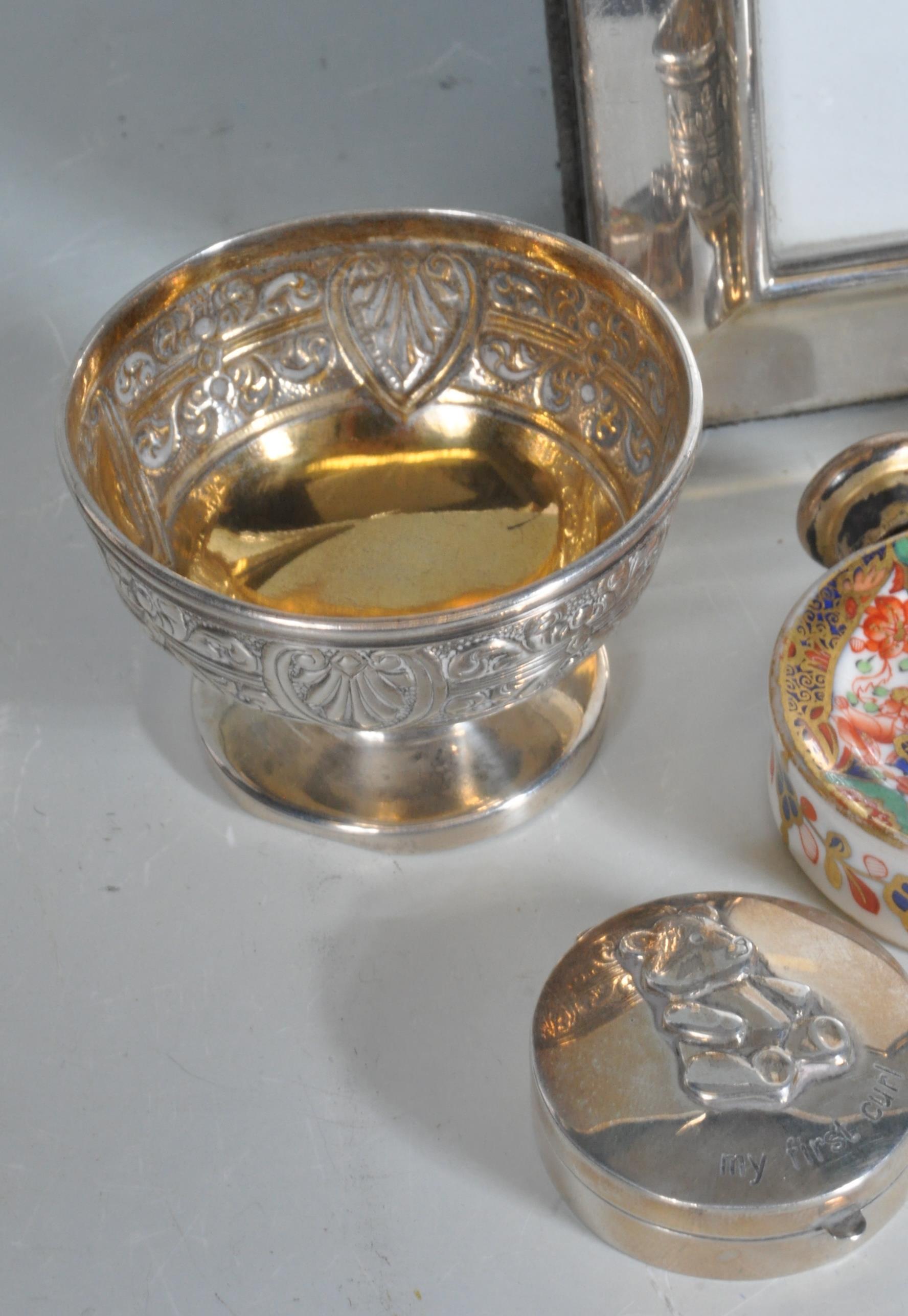 COLLECTION OF ANTIQUE AND LATER HALLMARKED STERLING SILVER ITEMS - Image 12 of 18