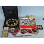 GROUP OF VINTAGE COSTUME JEWELLERY