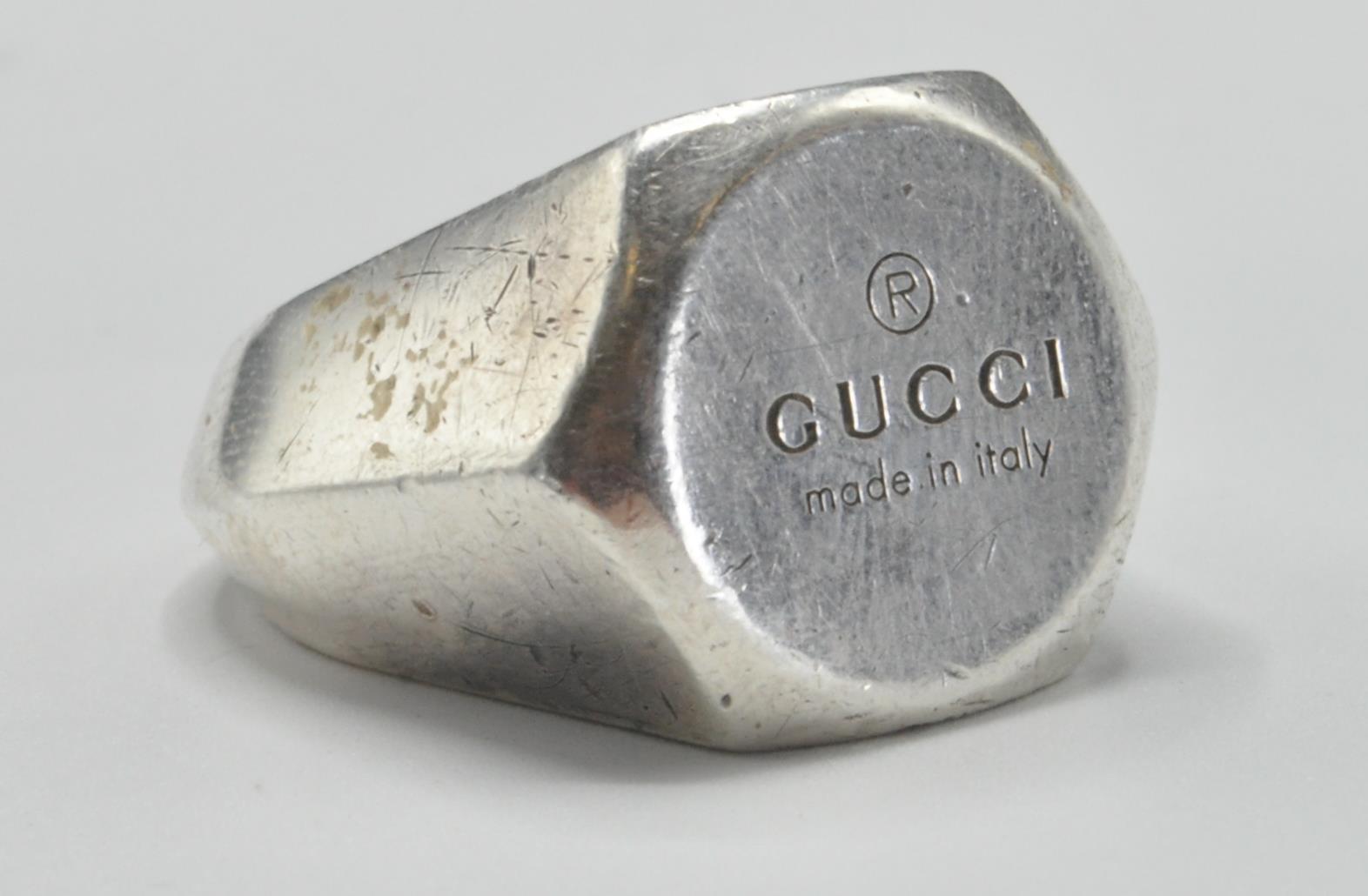 GENTLEMEN'S SILVER GUCCI MADE RING - Image 2 of 7