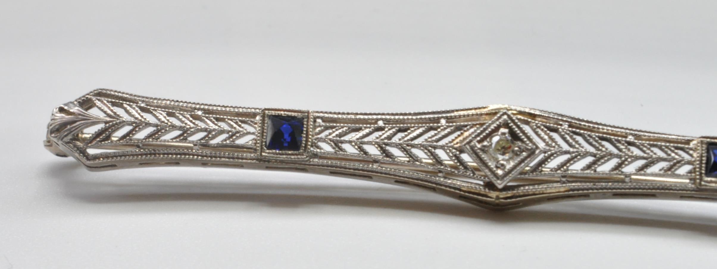 ANTIQUE WHITE GOLD DIAMOND AND SAPPHIRE BAR BROOCH - Image 2 of 6