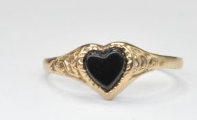 HALLMARKED 9CT GOLD AND ONYX HEART RING