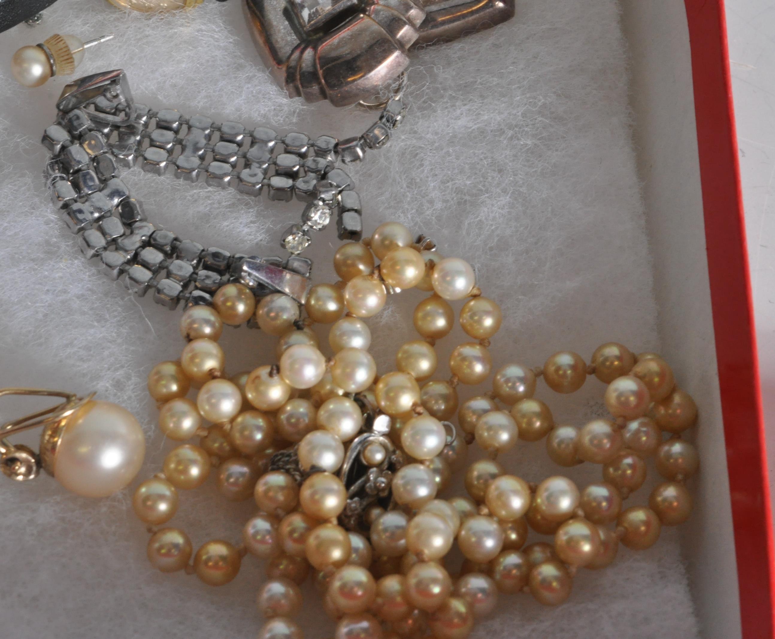 GROUP OF VINTAGE COSTUME JEWELLERY - Image 7 of 23