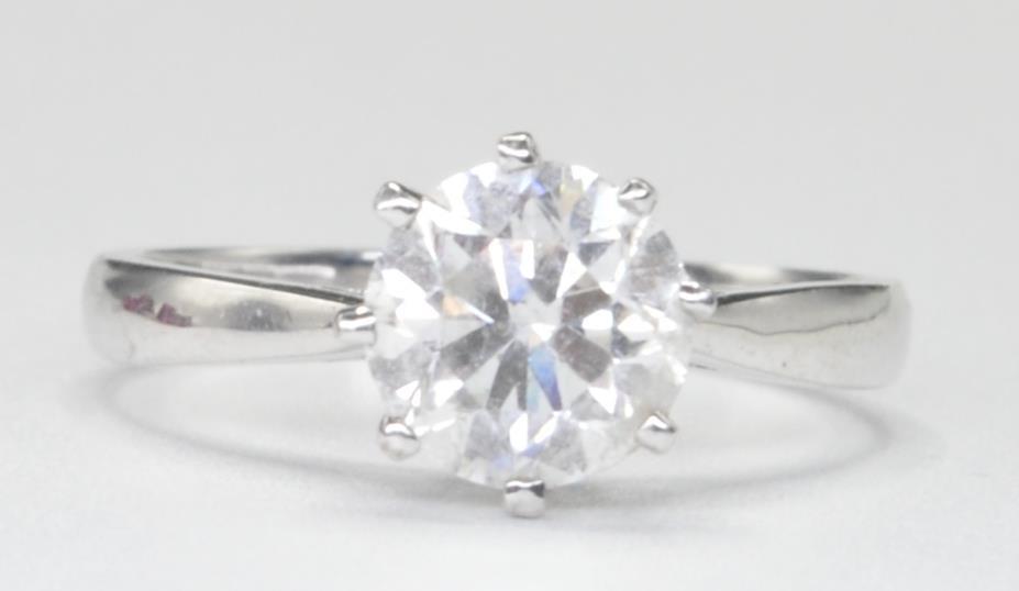 18CT WHITE GOLD AND DIAMOND SOLITAIRE RING