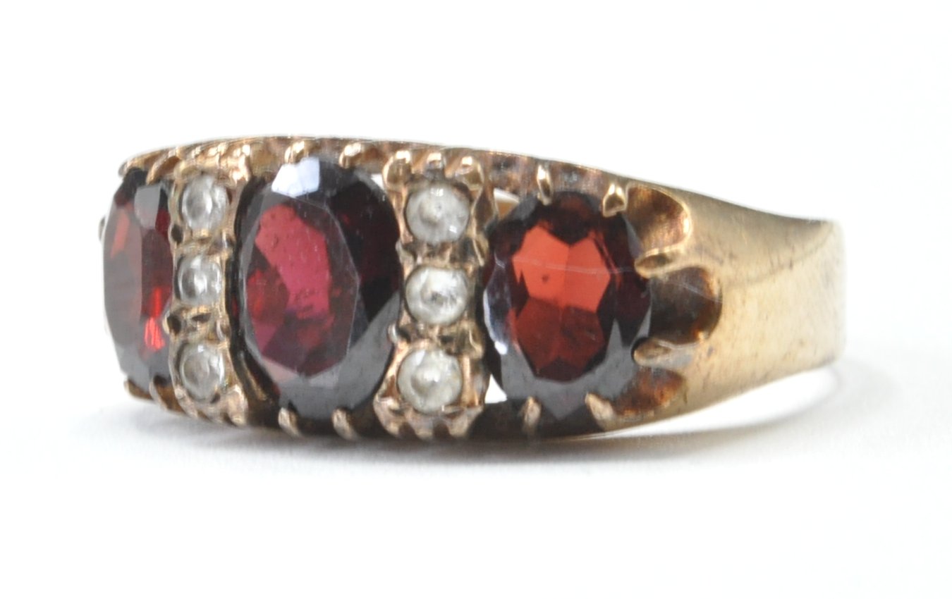 9CT GOLD GARNET & WHITE STONE RING - Image 2 of 10