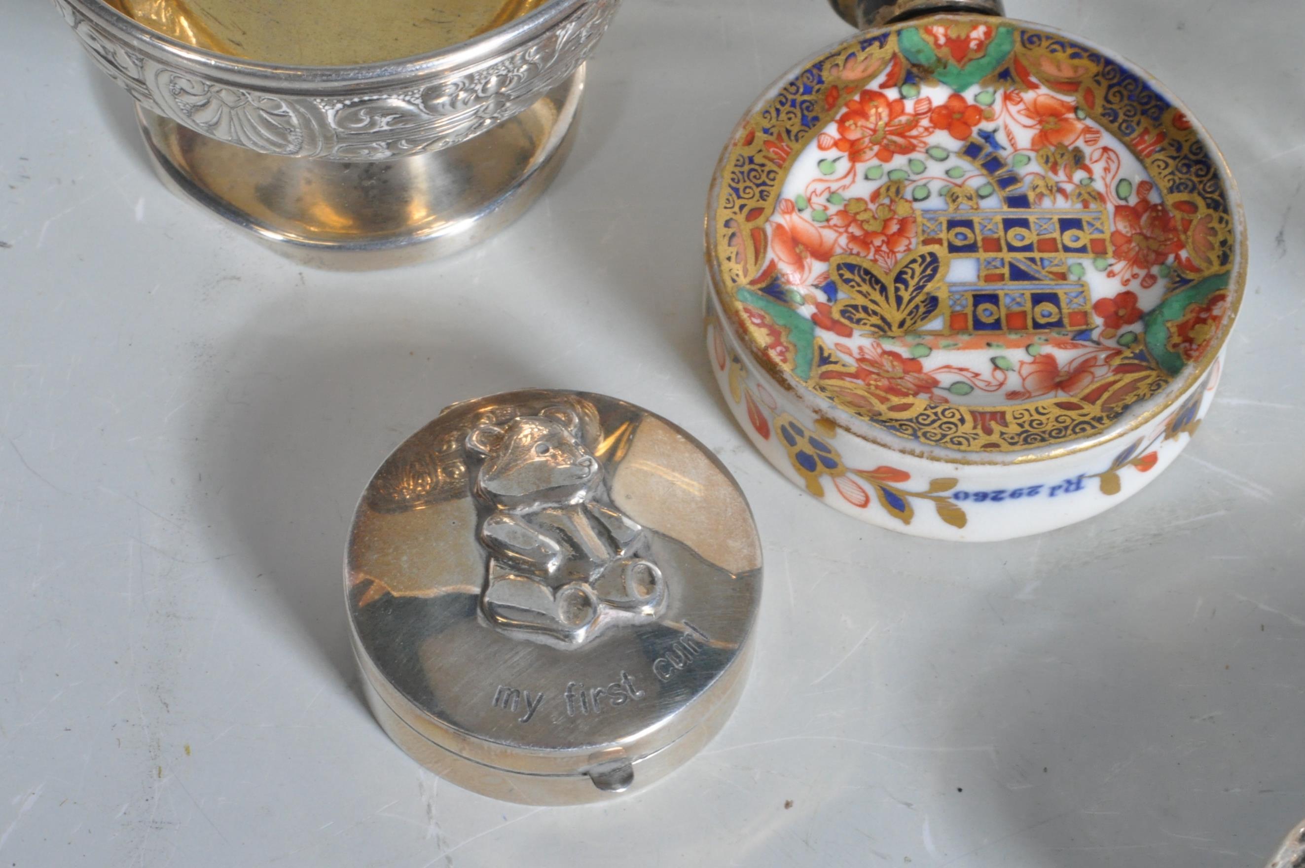 COLLECTION OF ANTIQUE AND LATER HALLMARKED STERLING SILVER ITEMS - Image 11 of 18