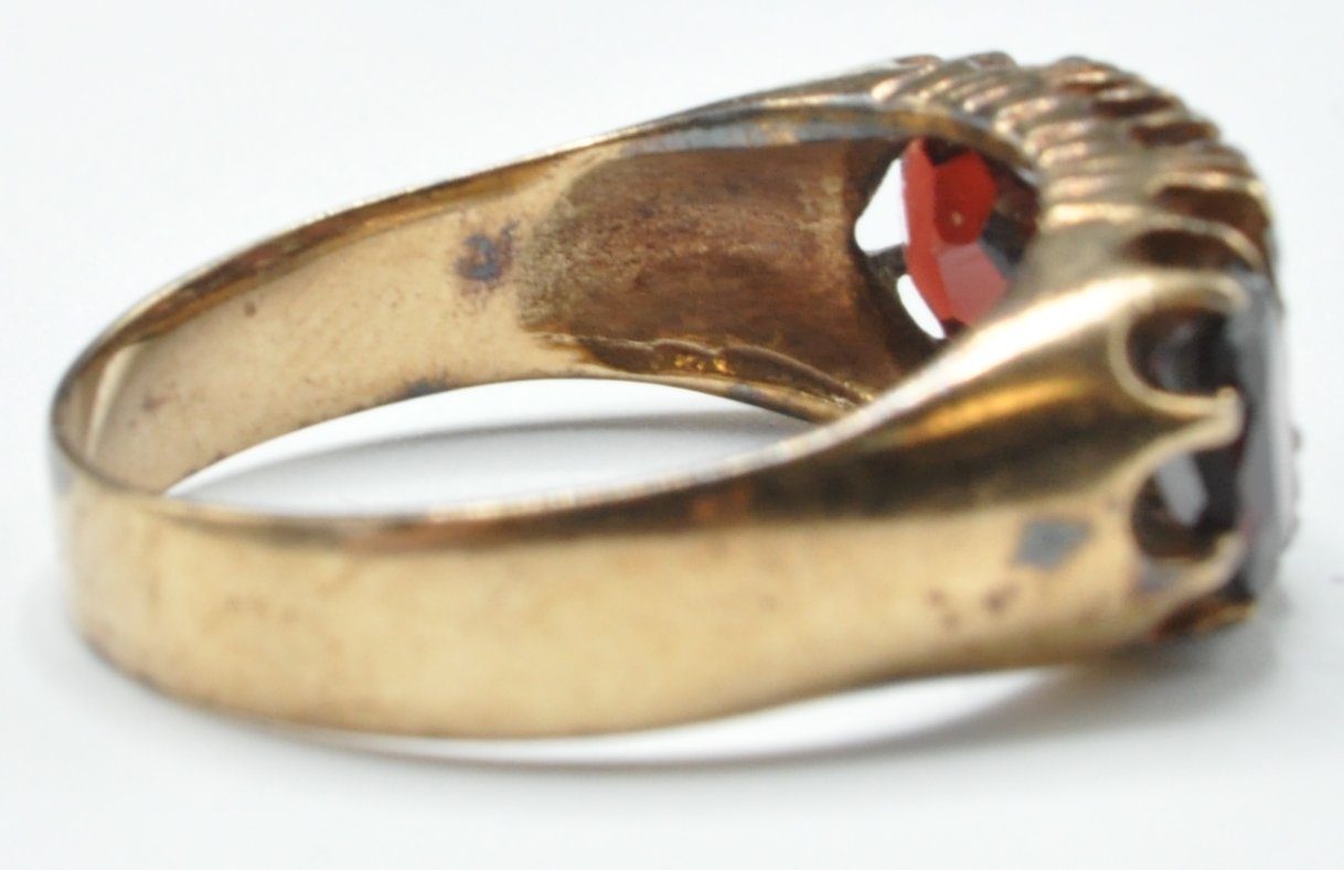 9CT GOLD GARNET & WHITE STONE RING - Image 6 of 10