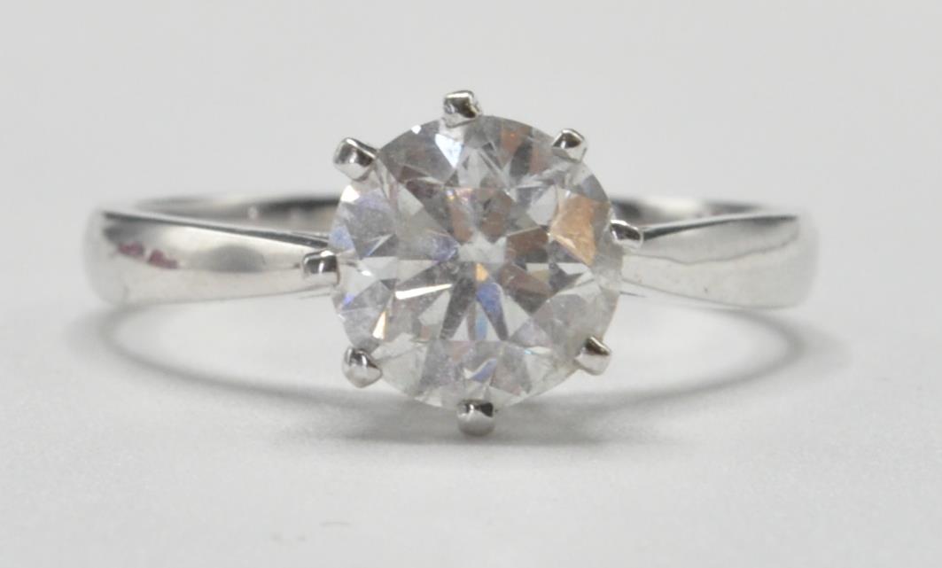 18CT WHITE GOLD AND DIAMOND SOLITAIRE RING - Image 2 of 7