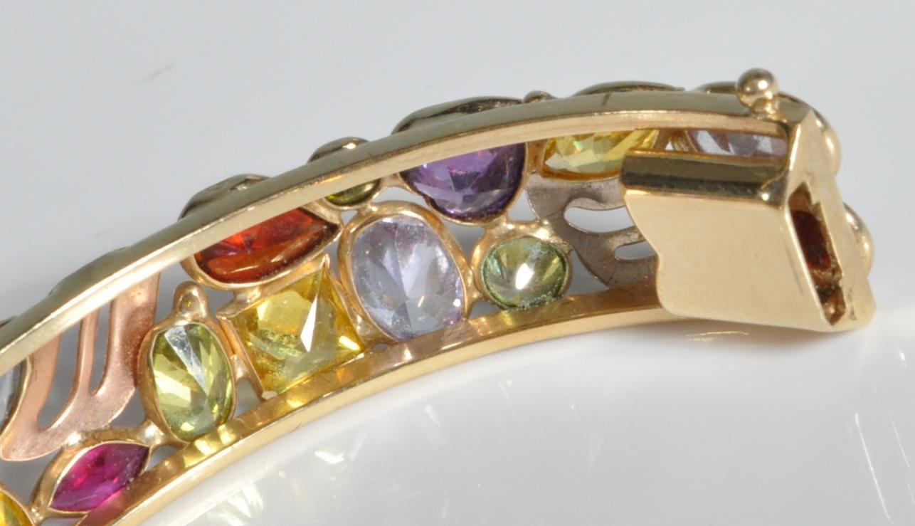 14CT GOLD MULTI COLOURED STONE BANGLE BRACELET - Image 8 of 8