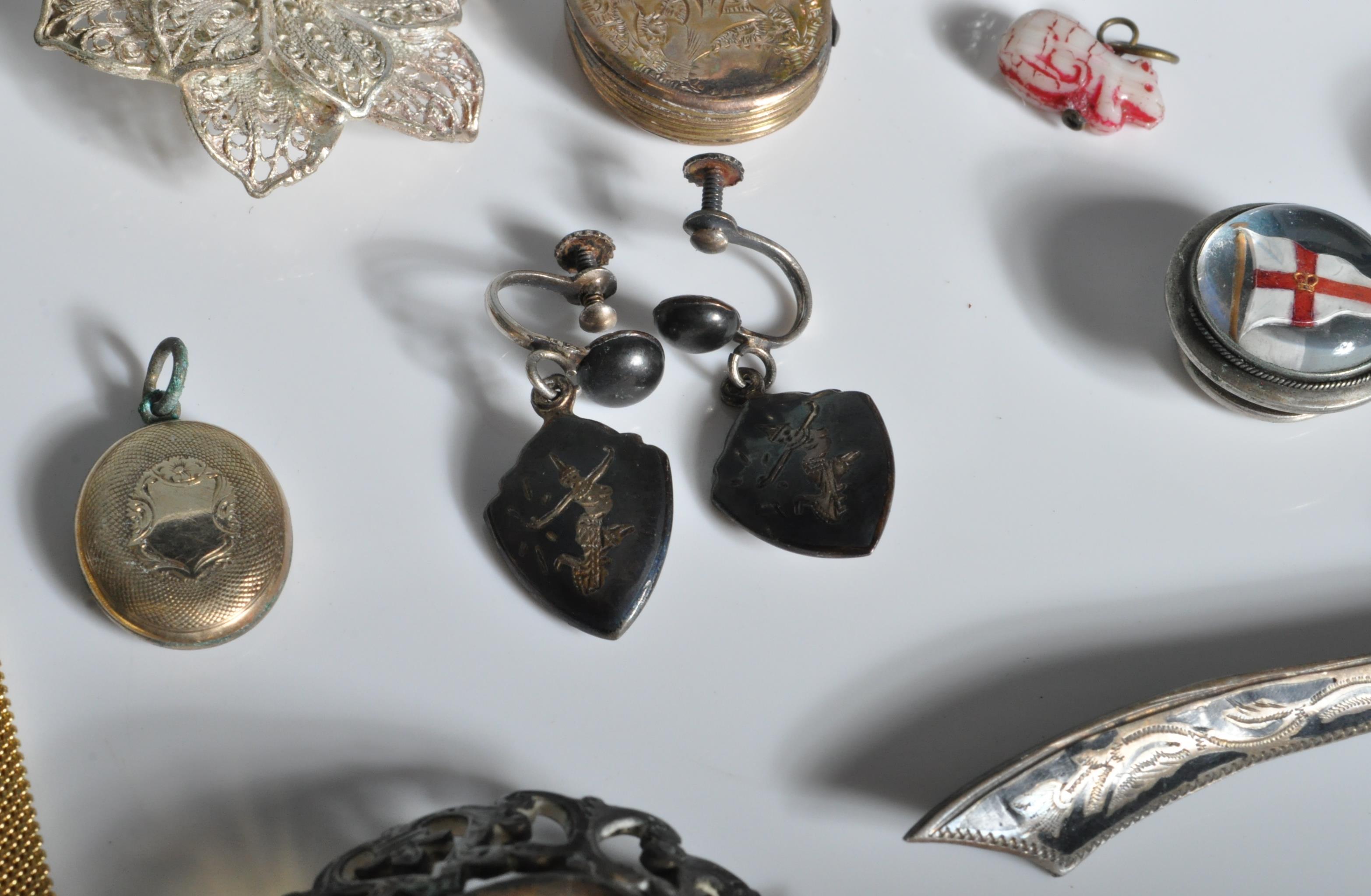 GROUP OF ANTIQUE AND LATER JEWELLERY - Image 4 of 11