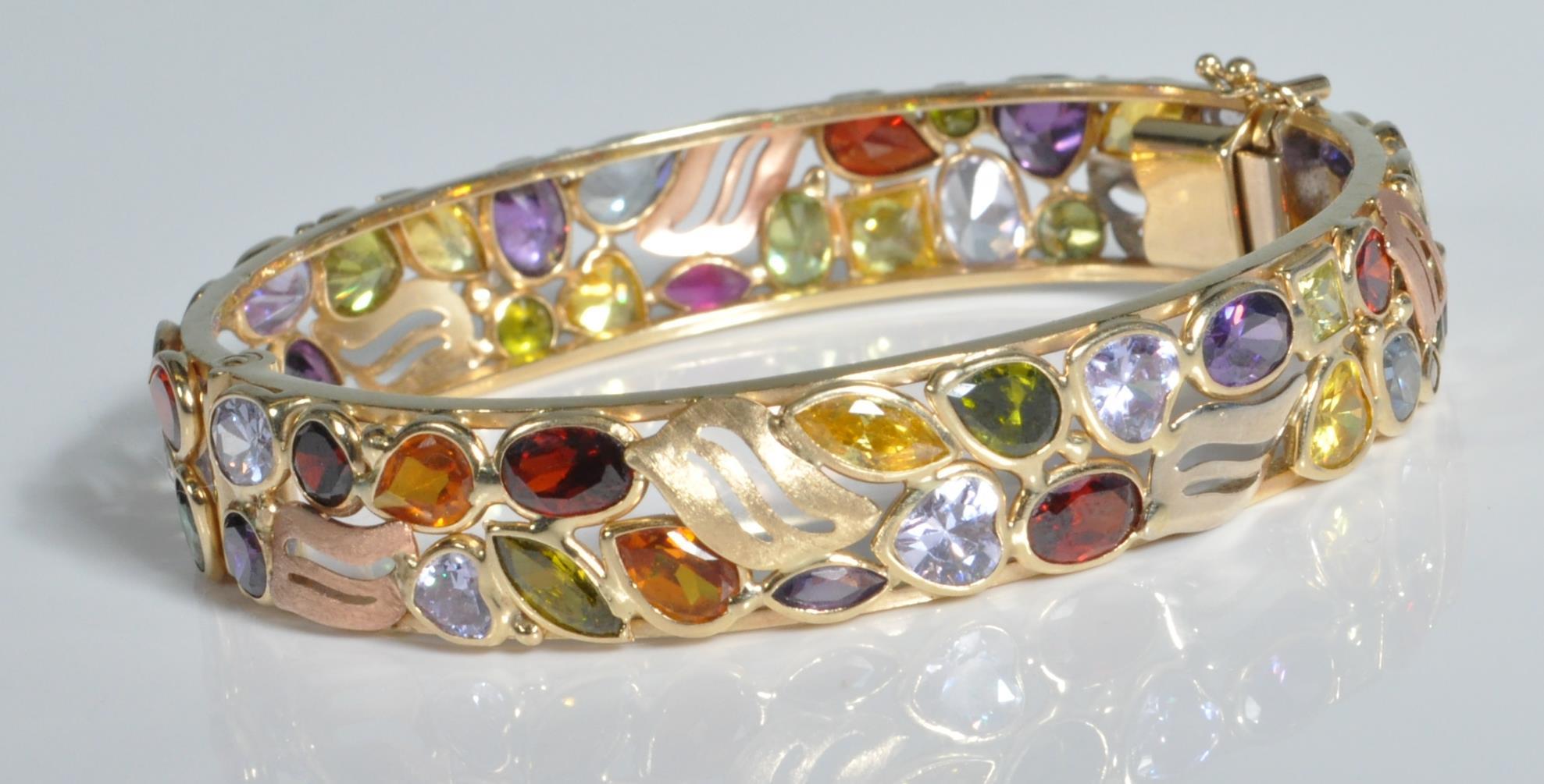 14CT GOLD MULTI COLOURED STONE BANGLE BRACELET - Image 3 of 8