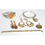 COLLECTION OF VINTAGE 20TH CENTURY JEWELLERY