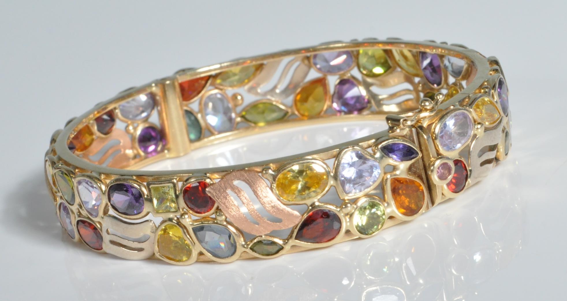 14CT GOLD MULTI COLOURED STONE BANGLE BRACELET - Image 4 of 8