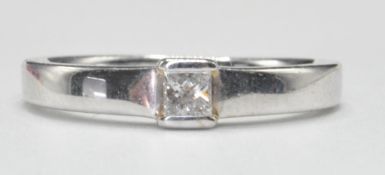 WHITE GOLD AND SINGLE STONE DIAMOND RING