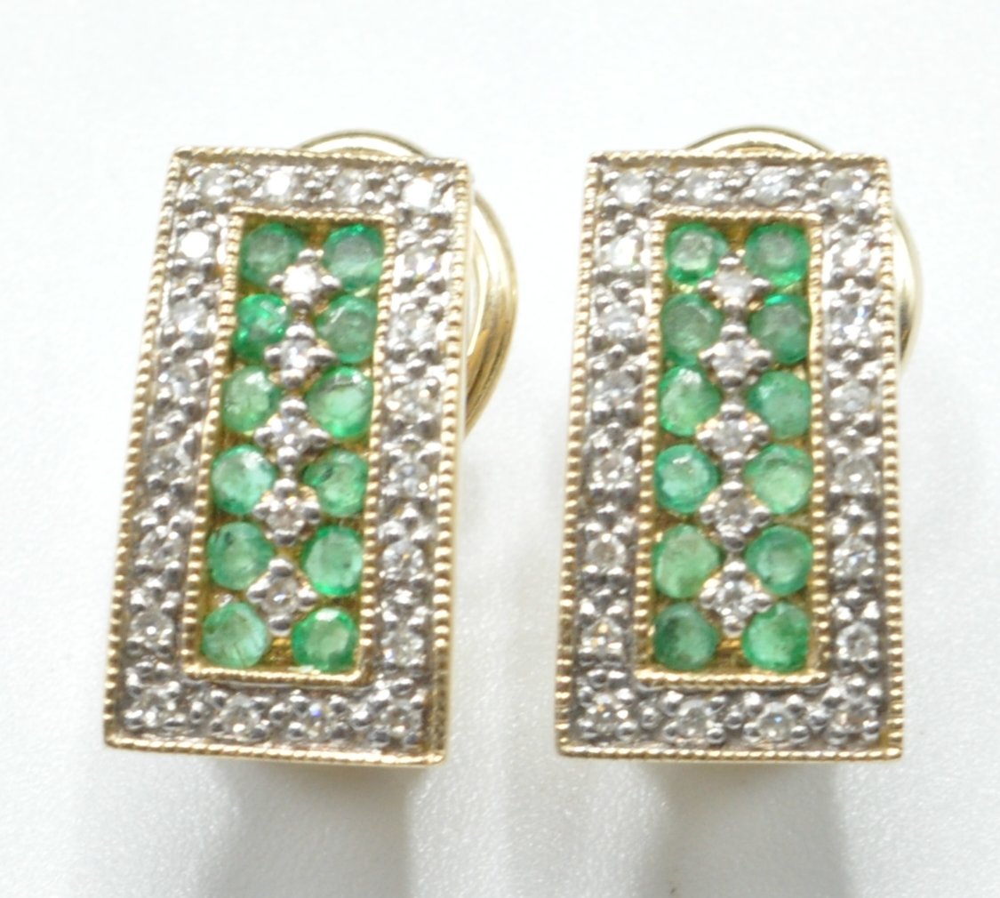 14CT GOLD DIAMOND AND GREEN STONE PANEL EARRINGS - Image 3 of 6